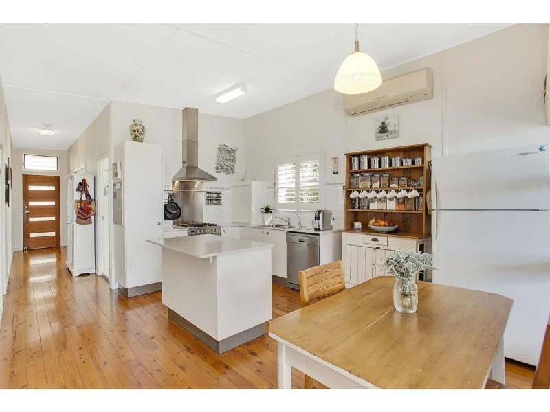 15 Hill Avenue, Burleigh Heads QLD 4220