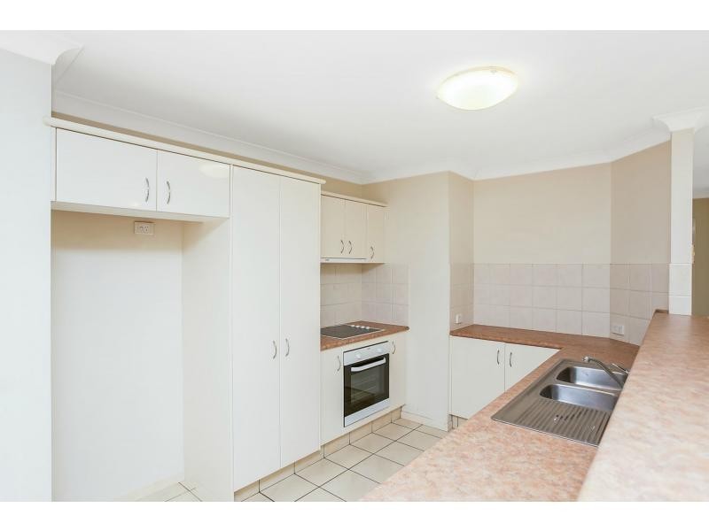 32 Gardendale Crescent, Burleigh Waters QLD 4220