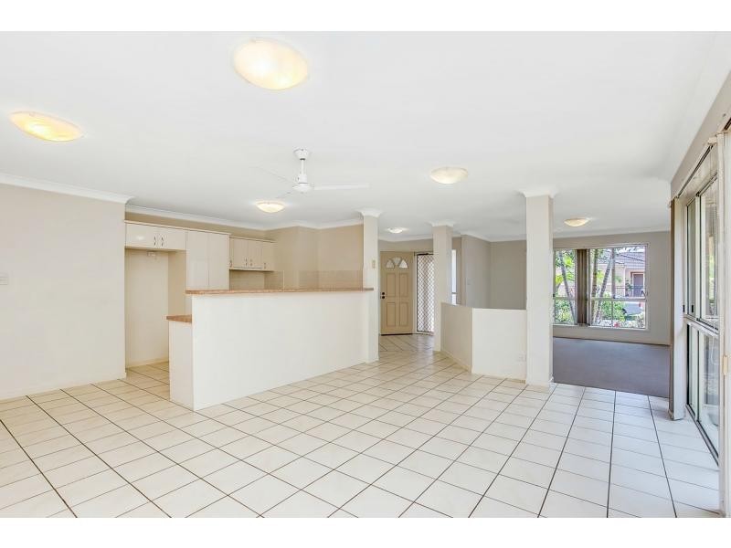 32 Gardendale Crescent, Burleigh Waters QLD 4220