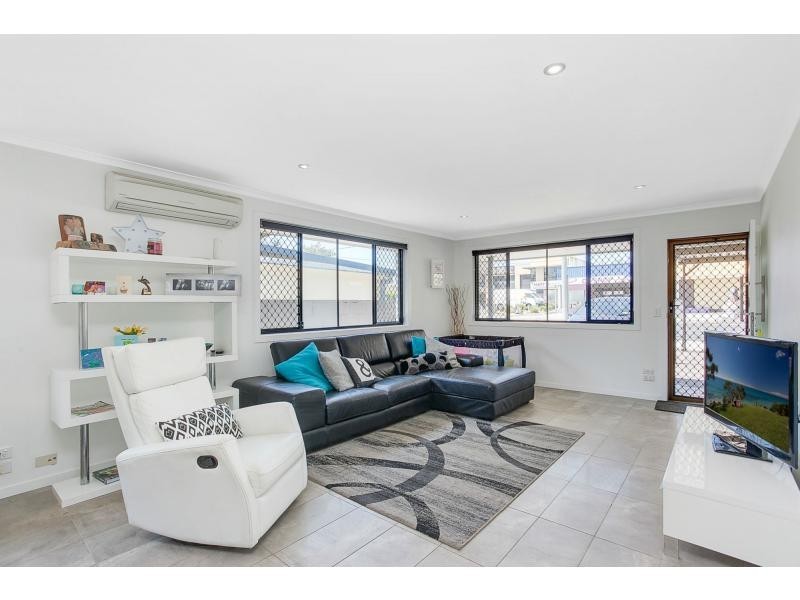 39 Pacific Avenue, Miami QLD 4220