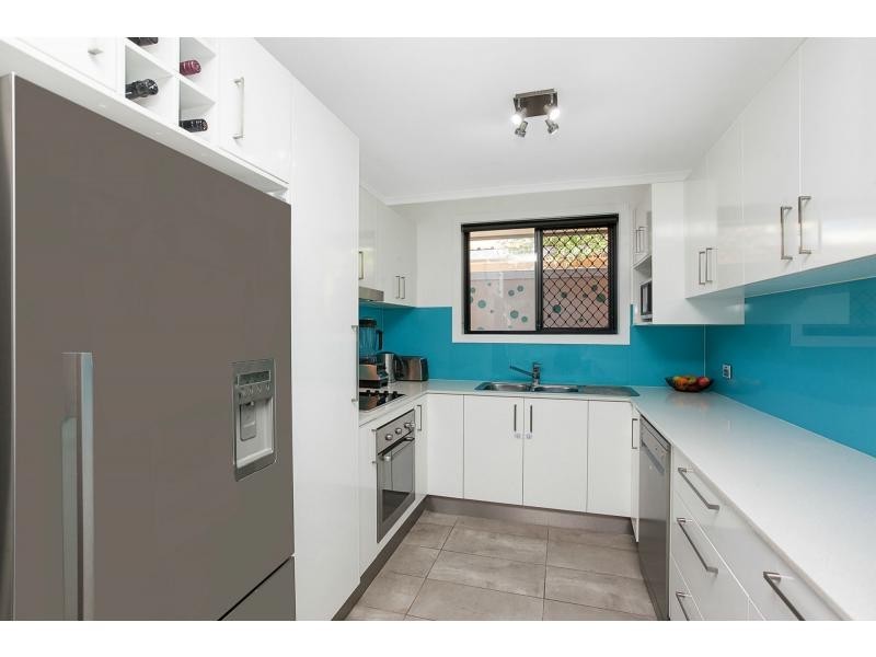 39 Pacific Avenue, Miami QLD 4220