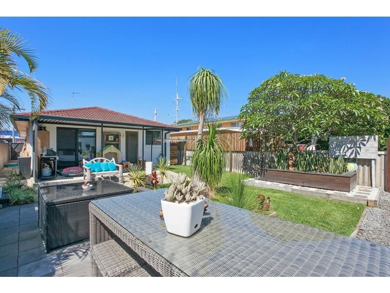 39 Pacific Avenue, Miami QLD 4220