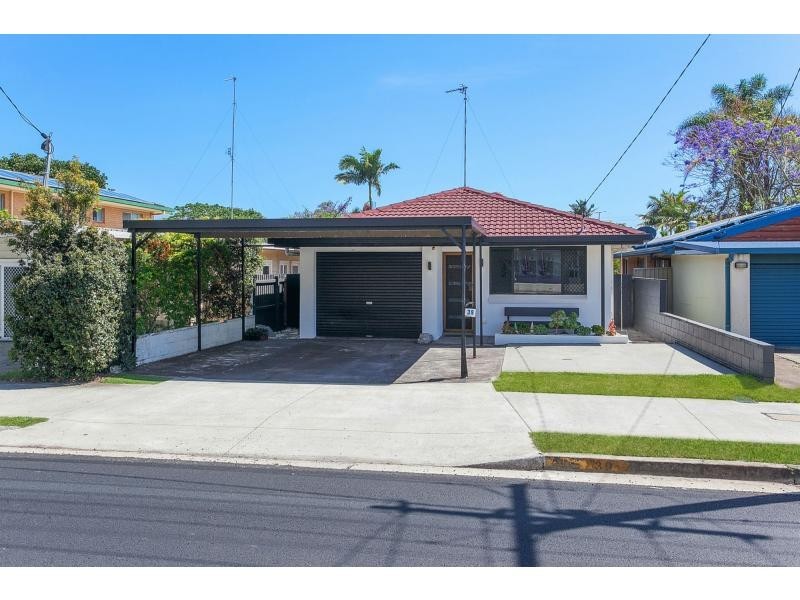 39 Pacific Avenue, Miami QLD 4220