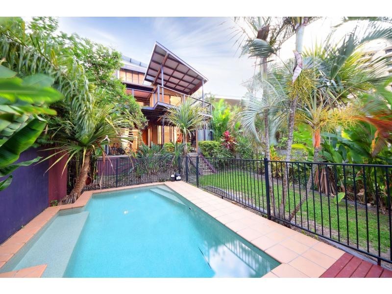 13 Hill Avenue, Burleigh Heads QLD 4220