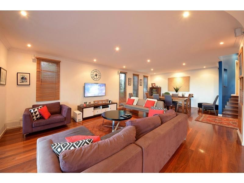 13 Hill Avenue, Burleigh Heads QLD 4220