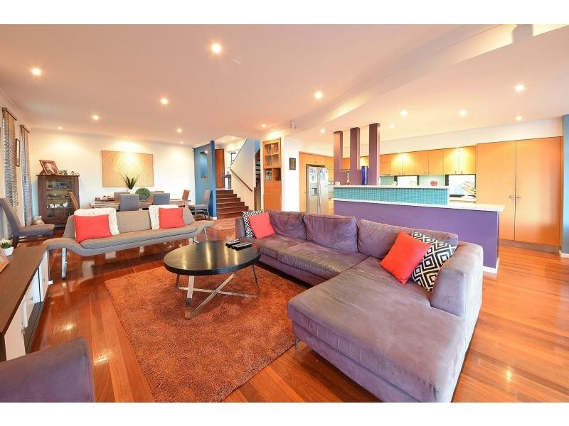 13 Hill Avenue, Burleigh Heads QLD 4220