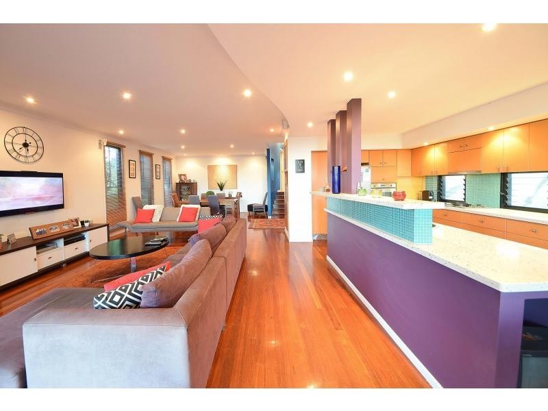 13 Hill Avenue, Burleigh Heads QLD 4220