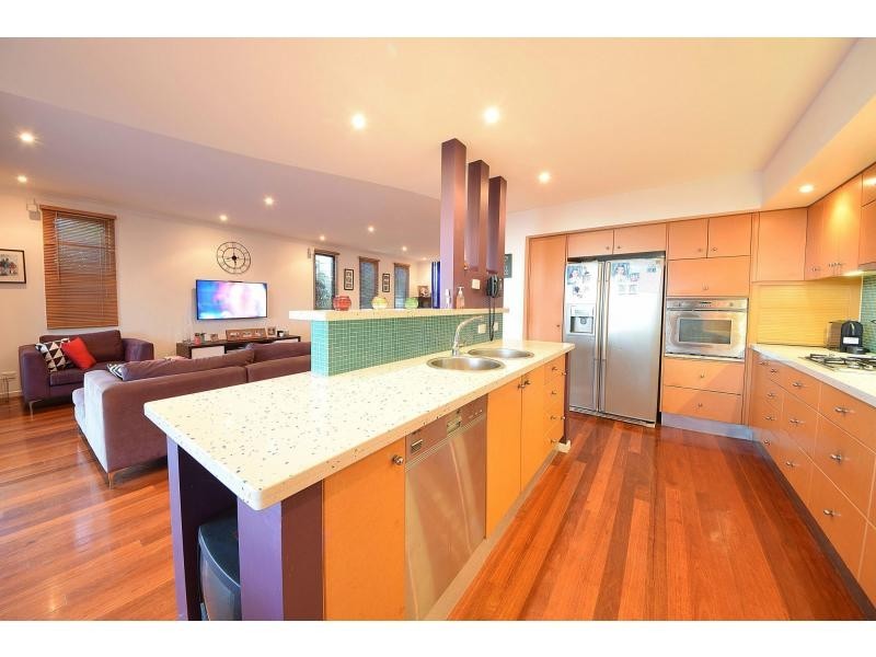 13 Hill Avenue, Burleigh Heads QLD 4220