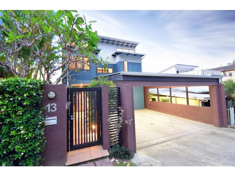 13 Hill Avenue, Burleigh Heads QLD 4220