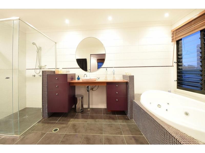 13 Hill Avenue, Burleigh Heads QLD 4220