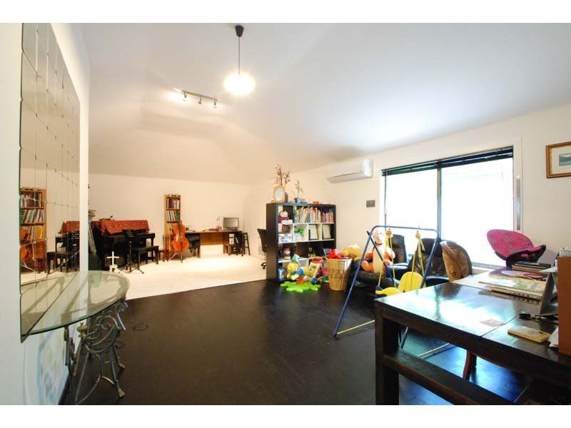 2 Paradise Avenue, Miami QLD 4220