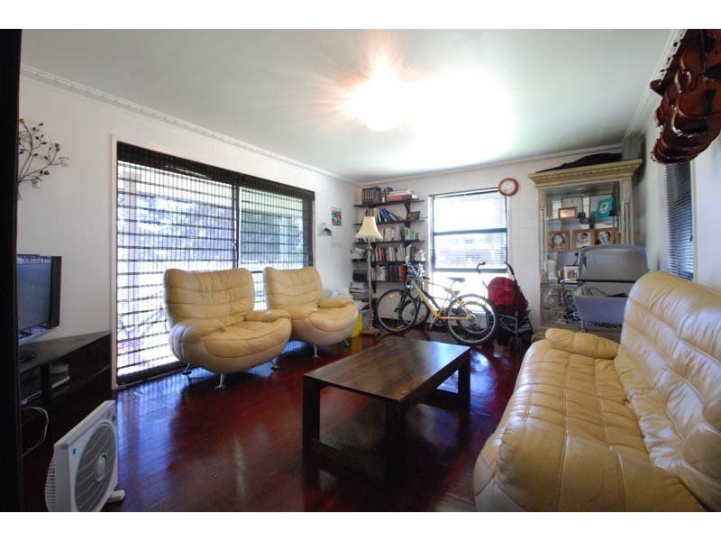 2 Paradise Avenue, Miami QLD 4220