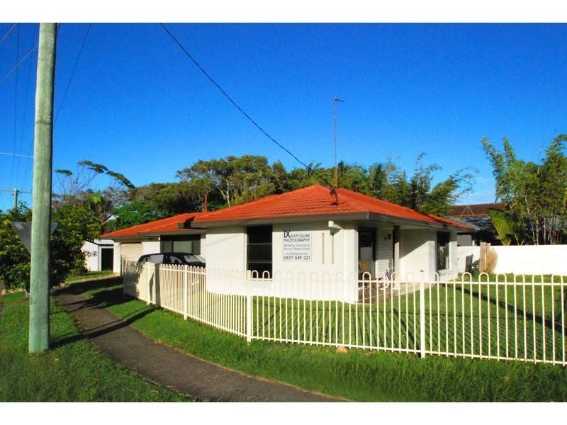 2 Paradise Avenue, Miami QLD 4220