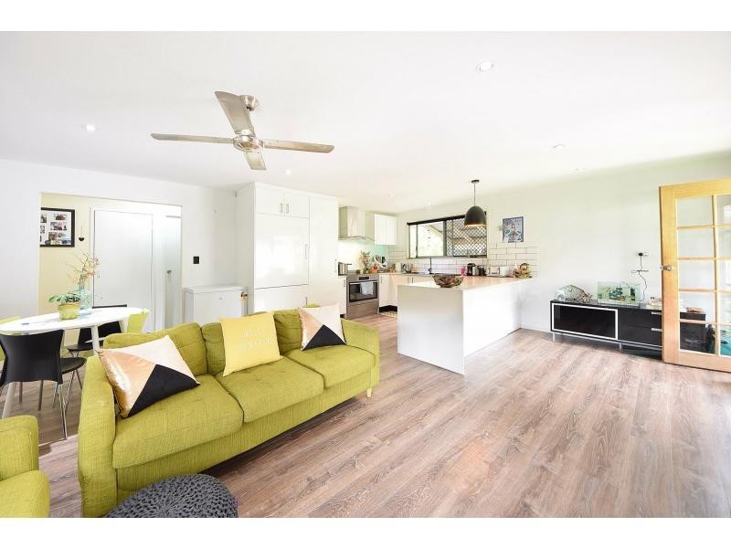 4 Poinsettia Parade, Varsity Lakes QLD 4227