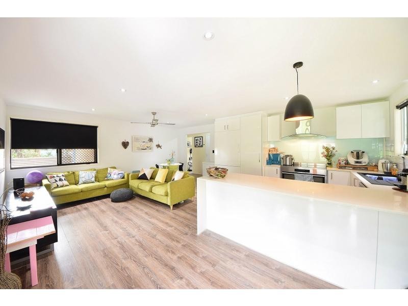 4 Poinsettia Parade, Varsity Lakes QLD 4227