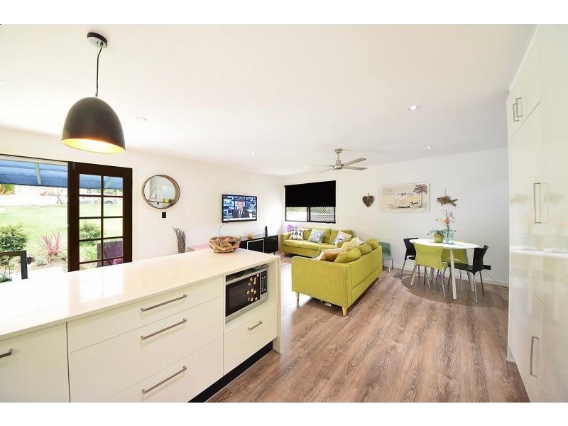 4 Poinsettia Parade, Varsity Lakes QLD 4227