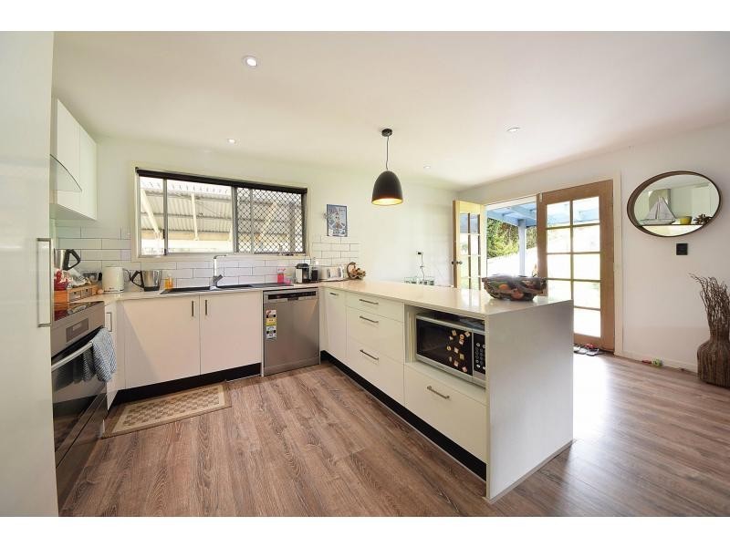 4 Poinsettia Parade, Varsity Lakes QLD 4227