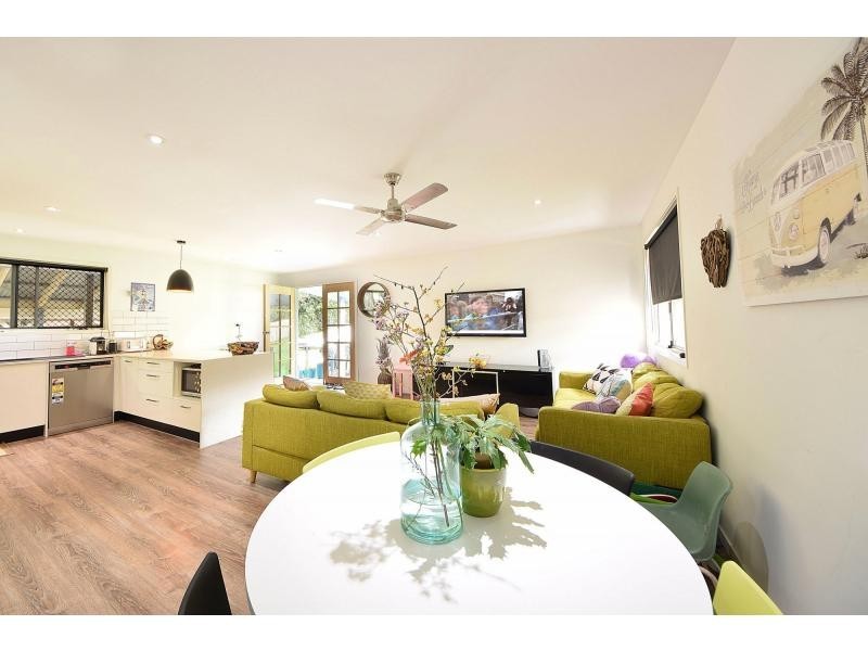 4 Poinsettia Parade, Varsity Lakes QLD 4227