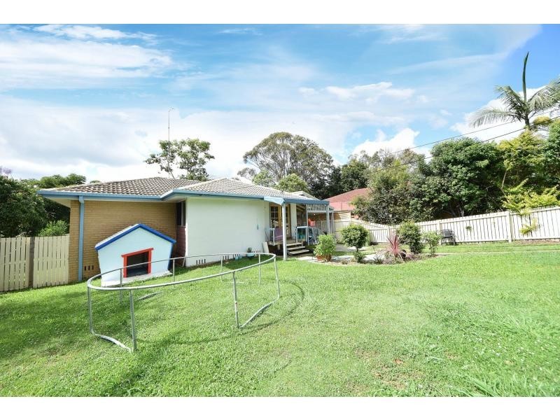 4 Poinsettia Parade, Varsity Lakes QLD 4227