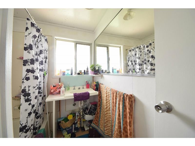 4 Poinsettia Parade, Varsity Lakes QLD 4227