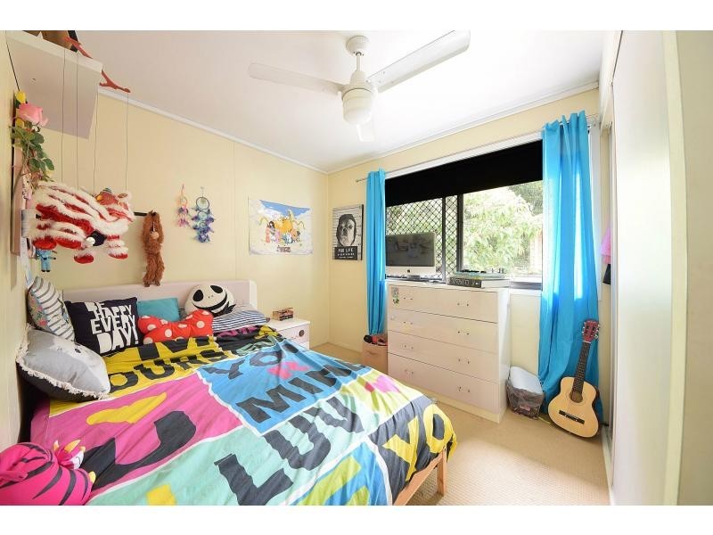 4 Poinsettia Parade, Varsity Lakes QLD 4227