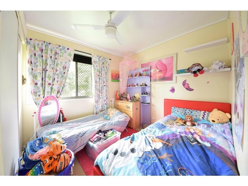 4 Poinsettia Parade, Varsity Lakes QLD 4227