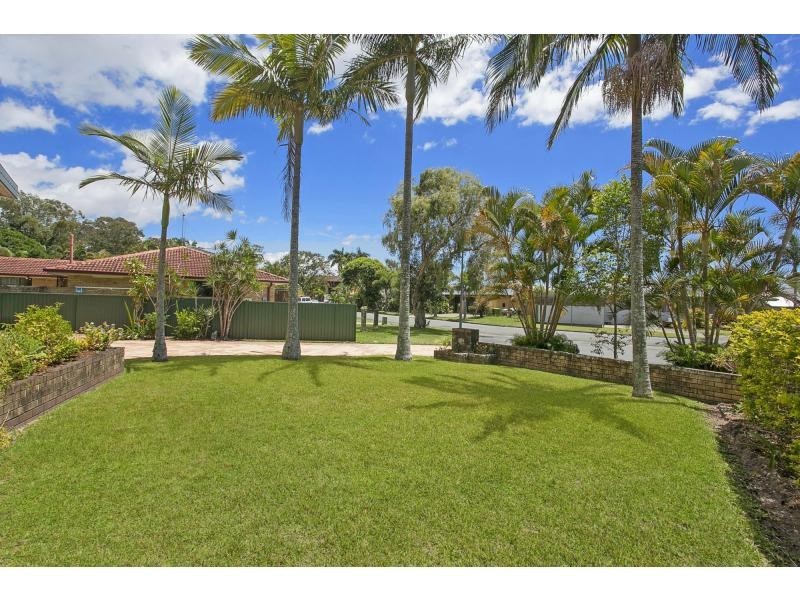8 Myrtle Court, Palm Beach QLD 4221