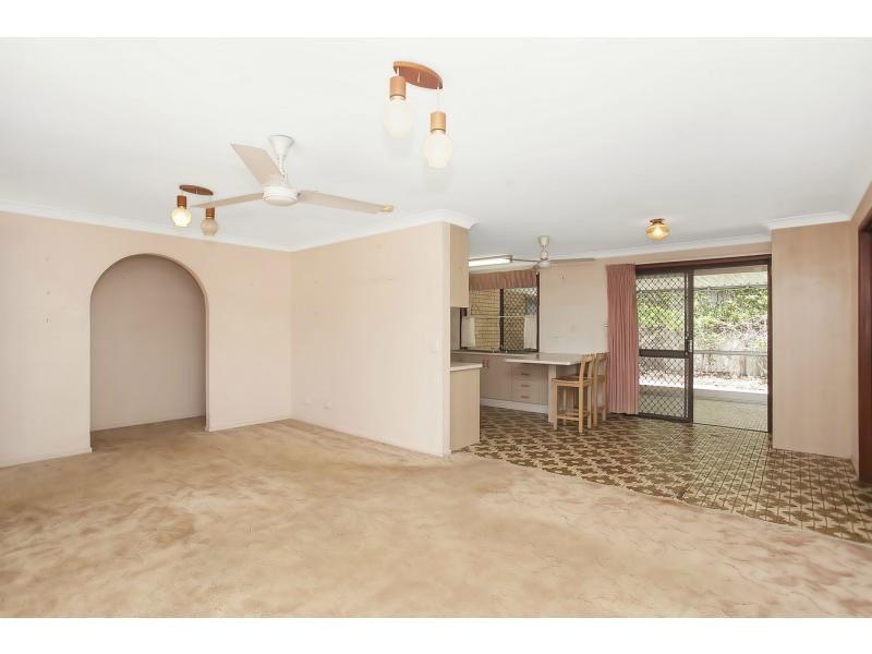 8 Myrtle Court, Palm Beach QLD 4221