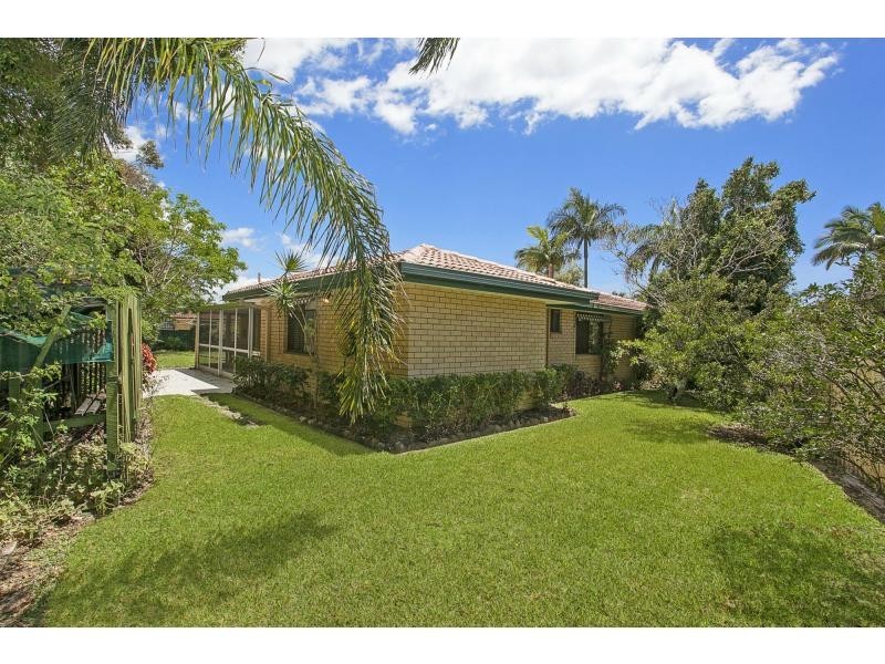 8 Myrtle Court, Palm Beach QLD 4221