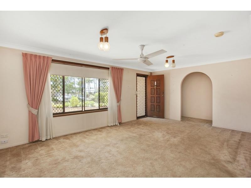 8 Myrtle Court, Palm Beach QLD 4221