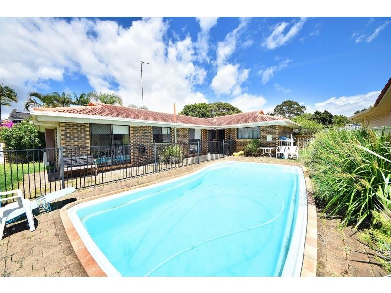 1 Petunia Court, Miami QLD 4220