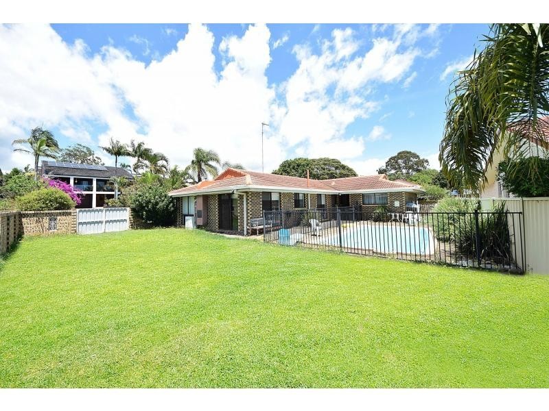 1 Petunia Court, Miami QLD 4220