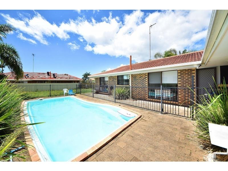 1 Petunia Court, Miami QLD 4220