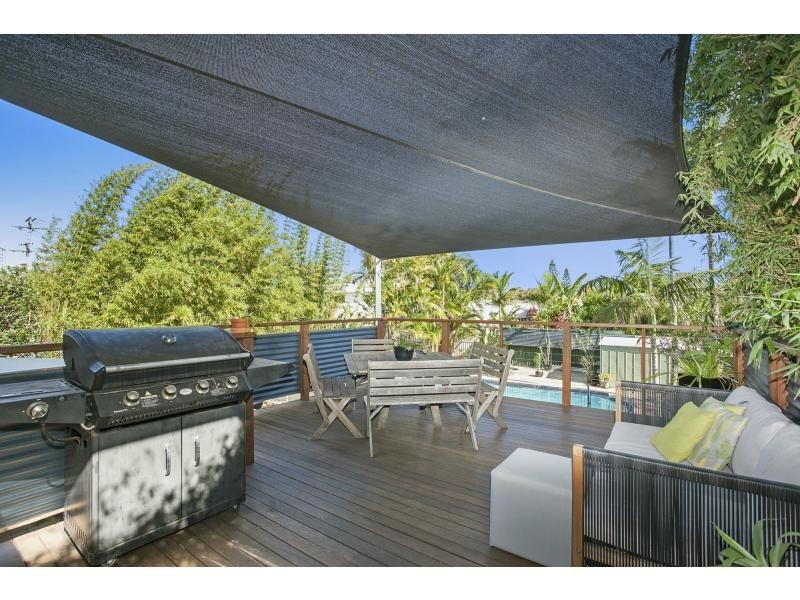 61 Warrina Crescent, Burleigh Waters QLD 4220