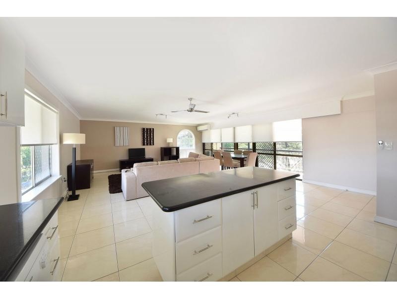7/13 Surf Parade, Broadbeach QLD 4218