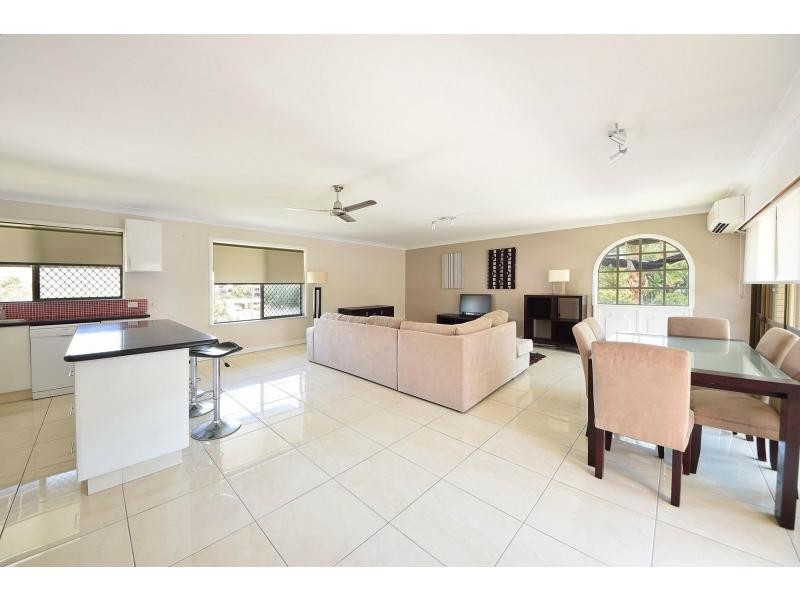 7/13 Surf Parade, Broadbeach QLD 4218