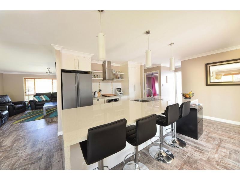 6 Wisconsin Street, Varsity Lakes QLD 4227