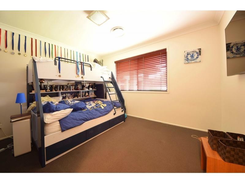 8 Grebe Place, Burleigh Waters QLD 4220