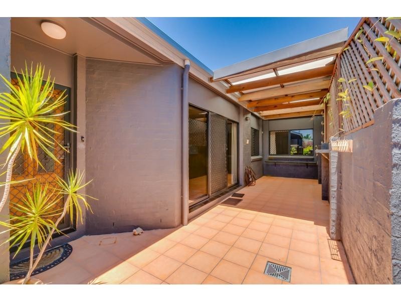 1/60 Chainey Avenue, Miami QLD 4220