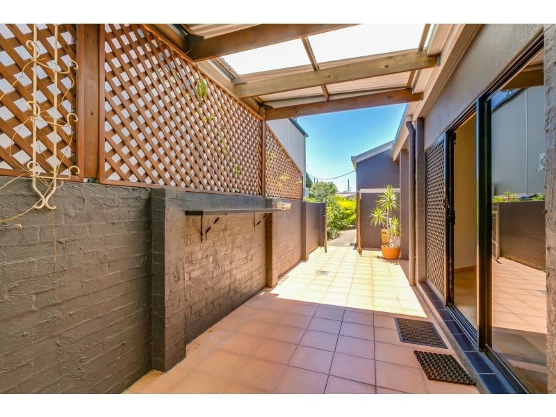 1/60 Chainey Avenue, Miami QLD 4220