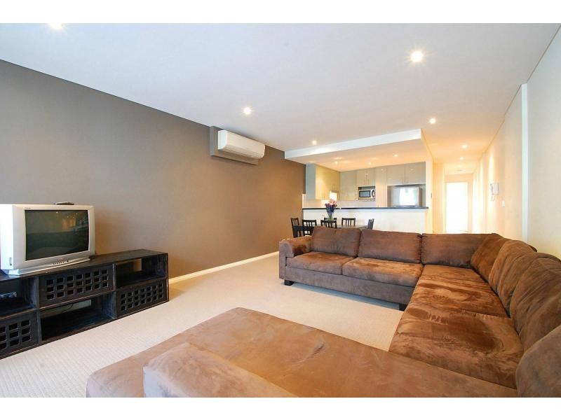 207/3 Como Crescent, Southport QLD 4215