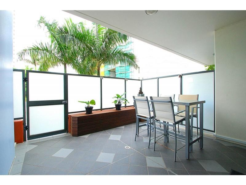 207/3 Como Crescent, Southport QLD 4215