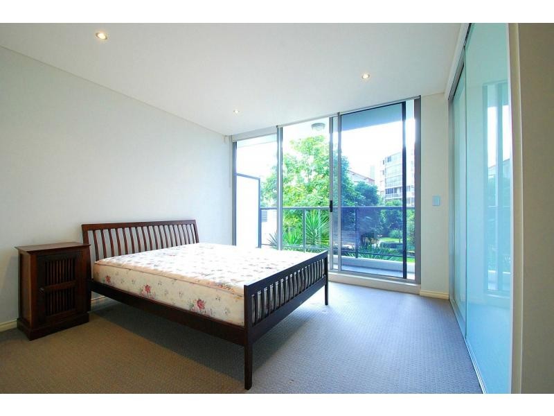 207/3 Como Crescent, Southport QLD 4215