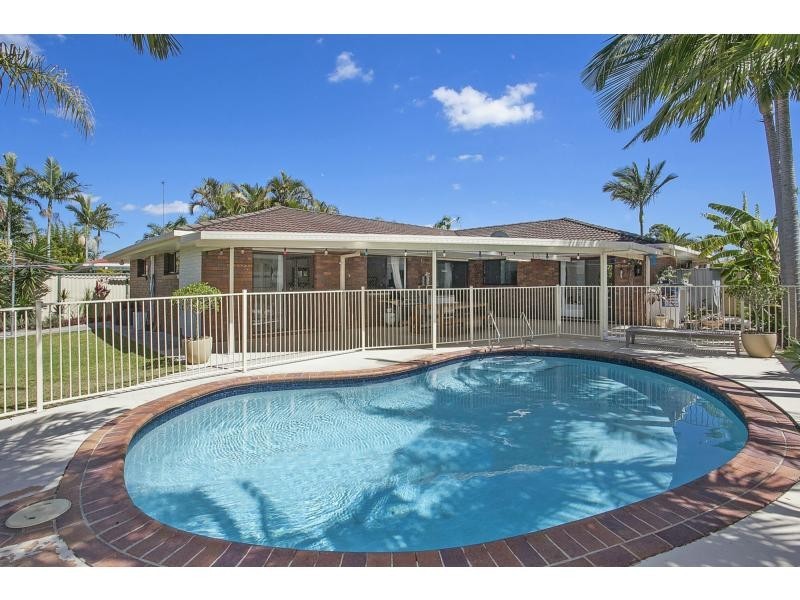 16 Seriema Street, Burleigh Waters QLD 4220