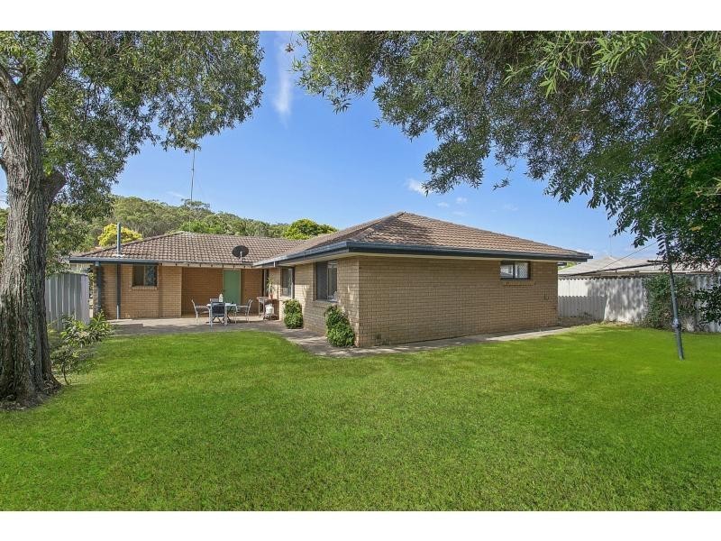 16 Pipit Parade, Burleigh Waters QLD 4220
