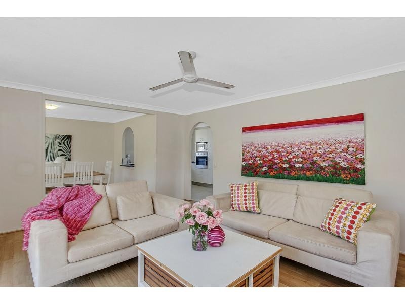 16 Pipit Parade, Burleigh Waters QLD 4220