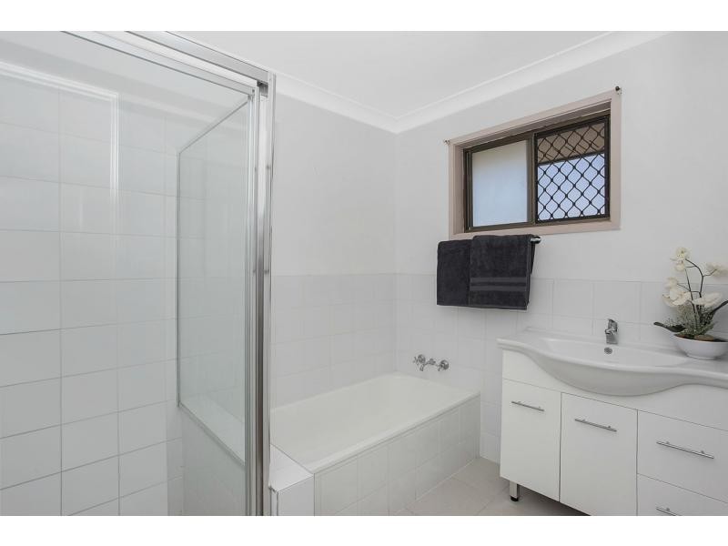 16 Pipit Parade, Burleigh Waters QLD 4220