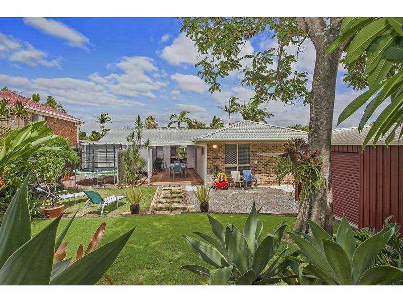 16 Beaconsfield Drive, Burleigh Waters QLD 4220
