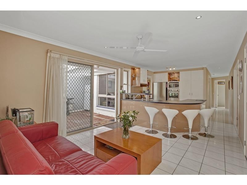 16 Beaconsfield Drive, Burleigh Waters QLD 4220