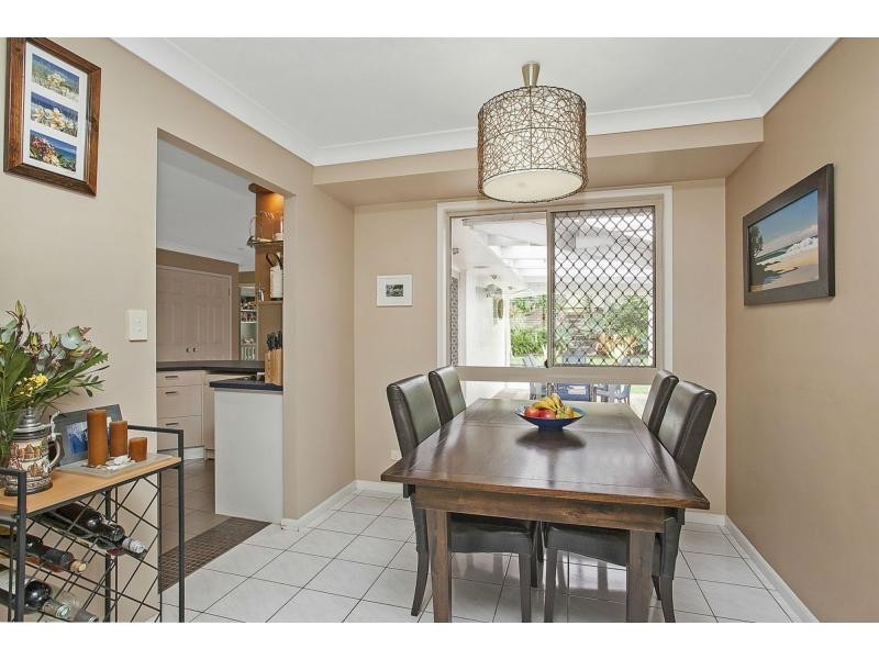 16 Beaconsfield Drive, Burleigh Waters QLD 4220